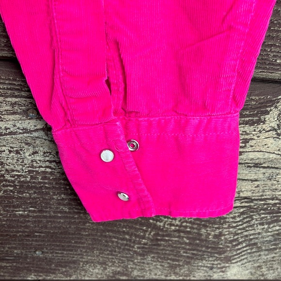 0039 Italy Corduroy shirt has small pearl snaps - Picture 4 of 11